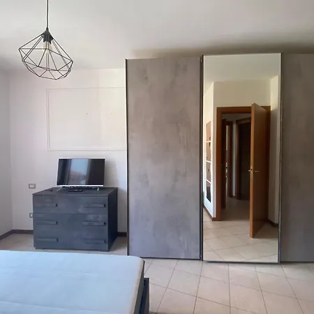 شقة La Mansardina Casa Fiore أومغنا